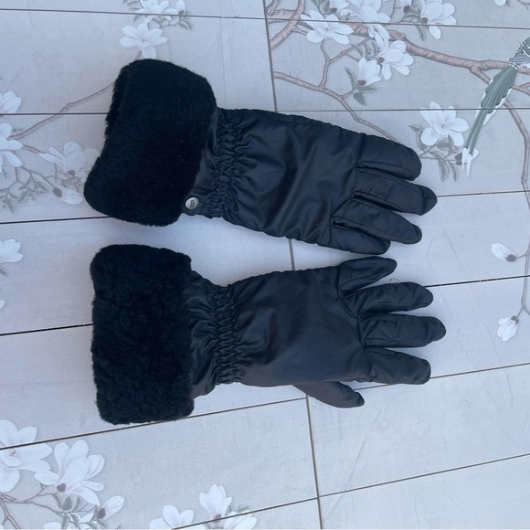 Ugg gloves - Picture 4 of 4